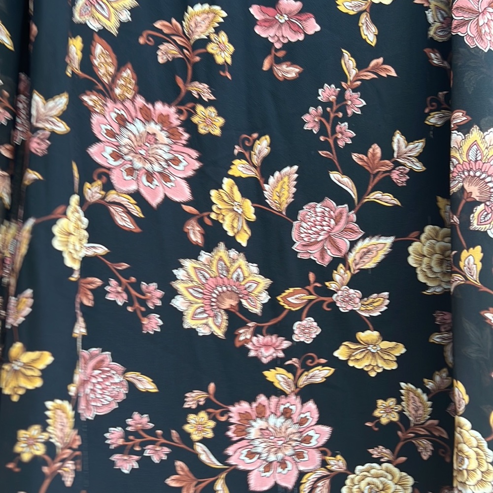 Flowy Patterned Dress - Picture 2 of 6